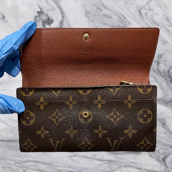 Authentic Louis Vuitton Monogram
Portefeiulle Sarah Long Bifold Wallet - Picture 2 of 3